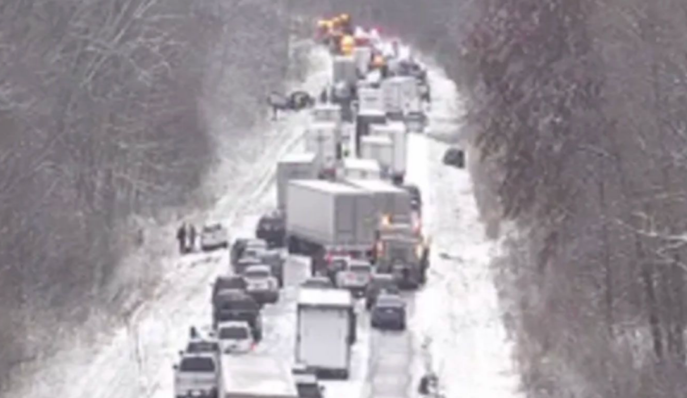 Ιντιάνα: Καραμπόλα 45 οχημάτων σε αυτοκινητόδρομο μετά από χιονόπτωση – Βίντεο