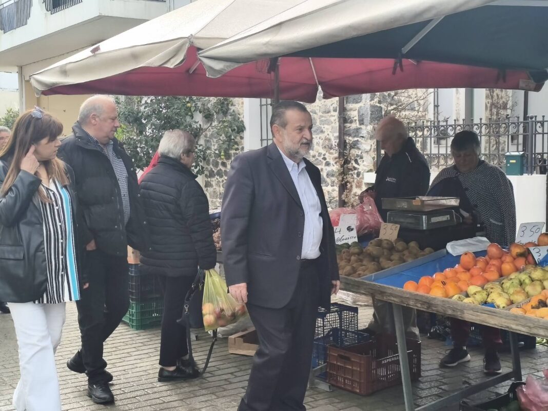 Στο Καστέλλι ο Δήμαρχος Μινώα Πεδιάδας και οι συνεργάτες του – Αντάλλαξαν ευχές με τον κόσμο