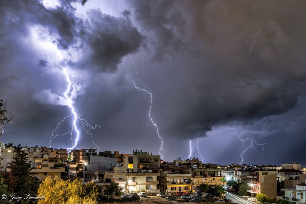 Η «νύχτα-μέρα» στο Ηράκλειο από τους κεραυνούς – Δείτε φωτογραφίες