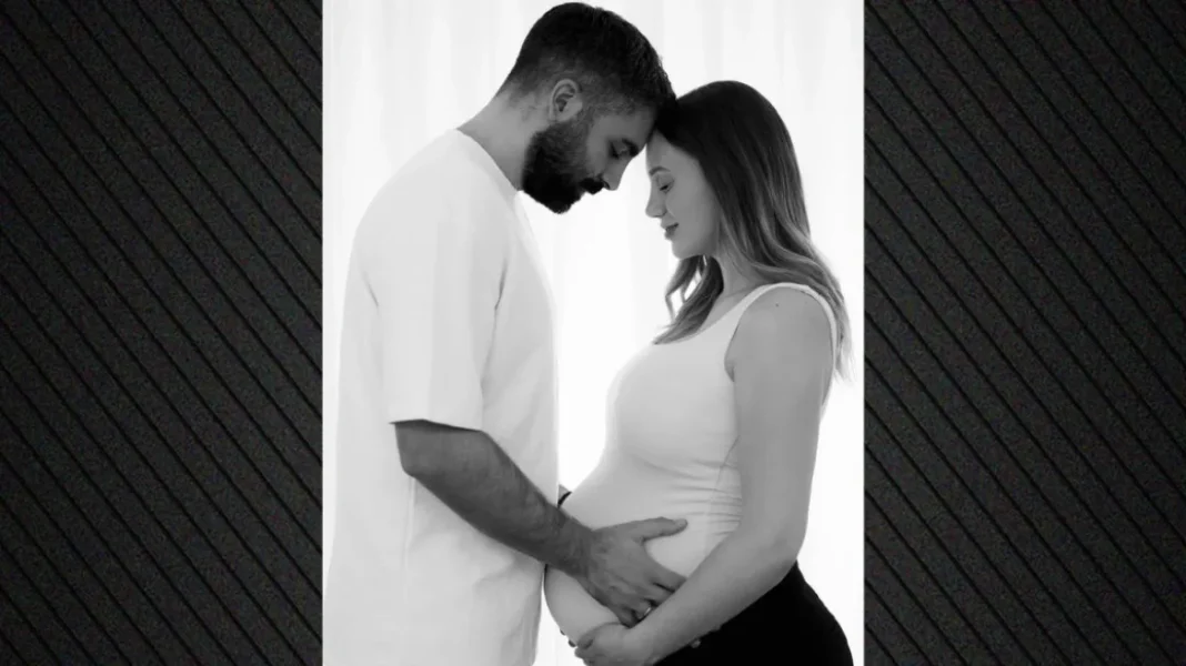 Έγκυος η Άννα Κορακάκη, ανακοίνωσε ότι περιμένει το πρώτο της παιδί με τον σύζυγό της