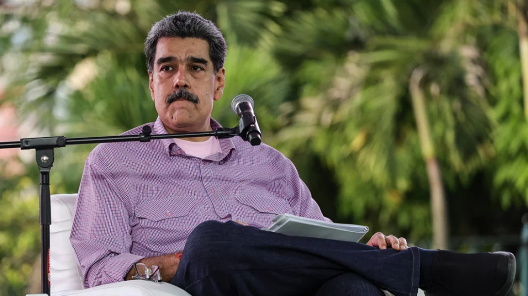 Ο Μαδούρο αλλάζει συνεχώς κρεβάτια, χρησιμοποιεί μη ανιχνεύσιμα κινητά φοβούμενος αμερικανικό χτύπημα