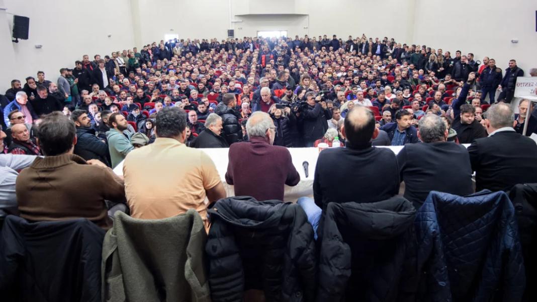 Κλιμακώνονται τα μπλόκα: Δεν πάνε οι αγρότες στη συνάντηση της Δευτέρας με τον Πρωθυπουργό