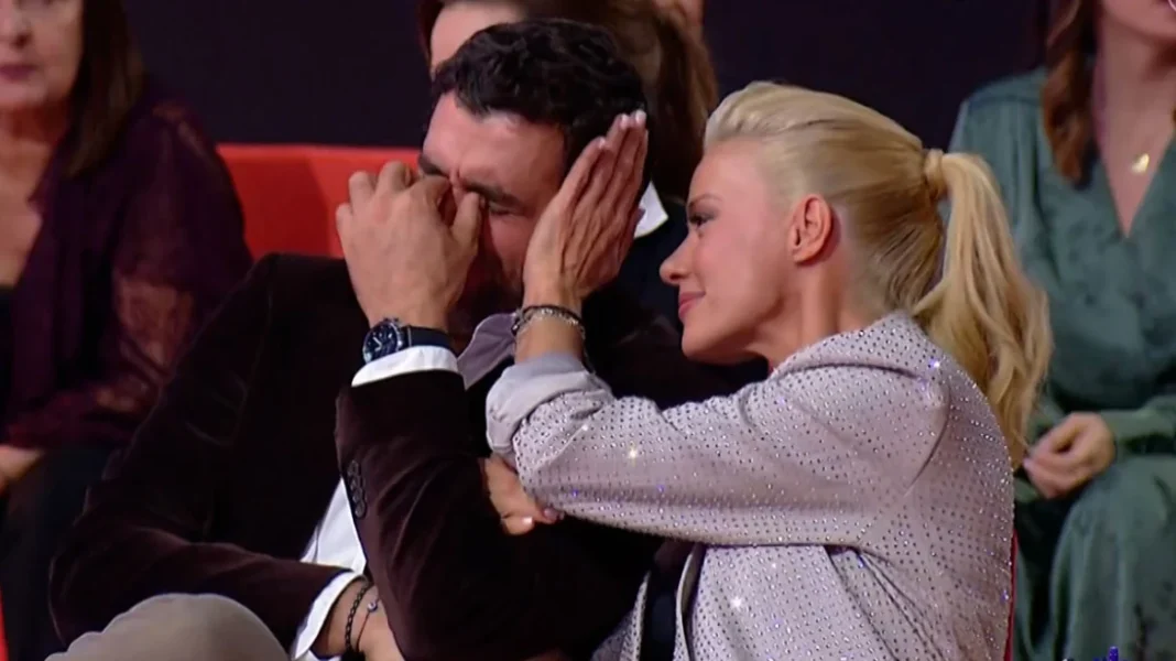 Ο κακός του Παρά Πέντε λύγισε στο reunion και το Twitter συγκινήθηκε