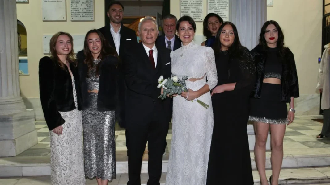 Γιάννης Ραγκούσης και Μαρίνα Κοντοτόλη παντρεύτηκαν στην Αγία Σοφία Ακροπόλεως