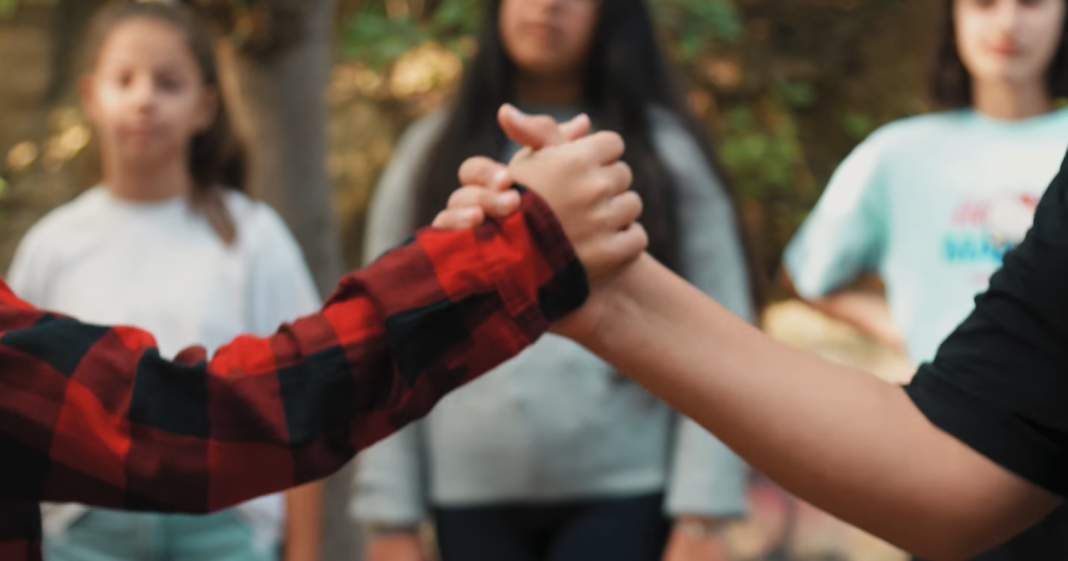 Μαθητές του Ηρακλείου στέλνουν μήνυμα μέσα από ταινία μικρού μήκους: «Η πραγματική λεβεντιά είναι ο σεβασμός στη ζωή»