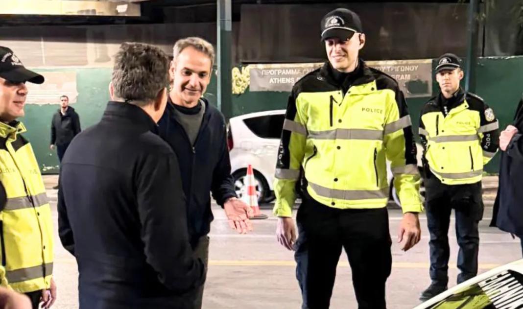 Αιφνιδιαστική επίσκεψη Μητσοτάκη σε… μπλόκο