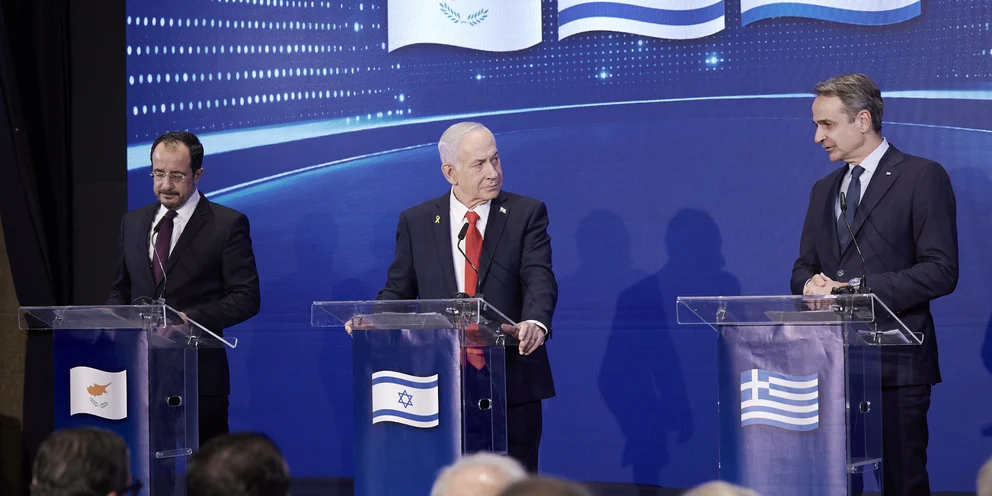 «Να τελειώνουν οι φαντασιώσεις περί αυτοκρατοριών»: Το μήνυμα από τις κοινές δηλώσεις Μητσοτάκη, Νετανιάχου, Χριστοδουλίδη