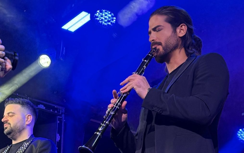 Άρης Μουγκοπέτρος: Σήμερα η δίκη του μουσικού για ενδοοικογενειακή απειλή