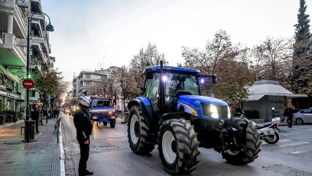 Έτοιμοι για Χριστούγεννα στα μπλόκα οι αγρότες – Αντί για συνάντηση, στέλνουν λίστα με αιτήματα στον Κυριάκο Μητσοτάκη