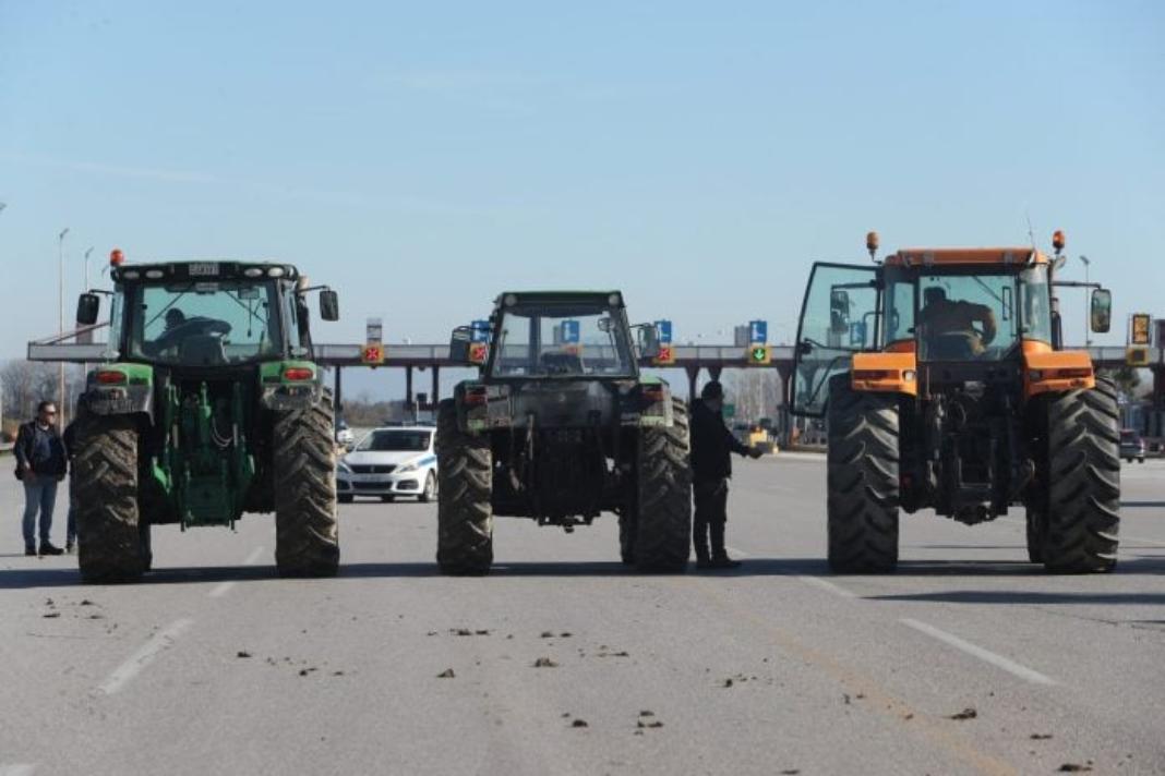 Μπλόκο αγροτών στα Μάλγαρα: Ανοίγει το ρεύμα της ΠΑΘΕ προς Θεσσαλονίκη