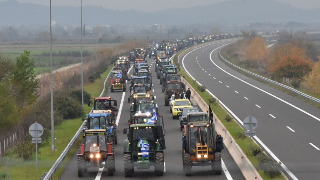 Κλιμακώνουν τις κινητοποιήσεις τους οι αγρότες – Σε ποια σημεία υπάρχουν μπλόκα