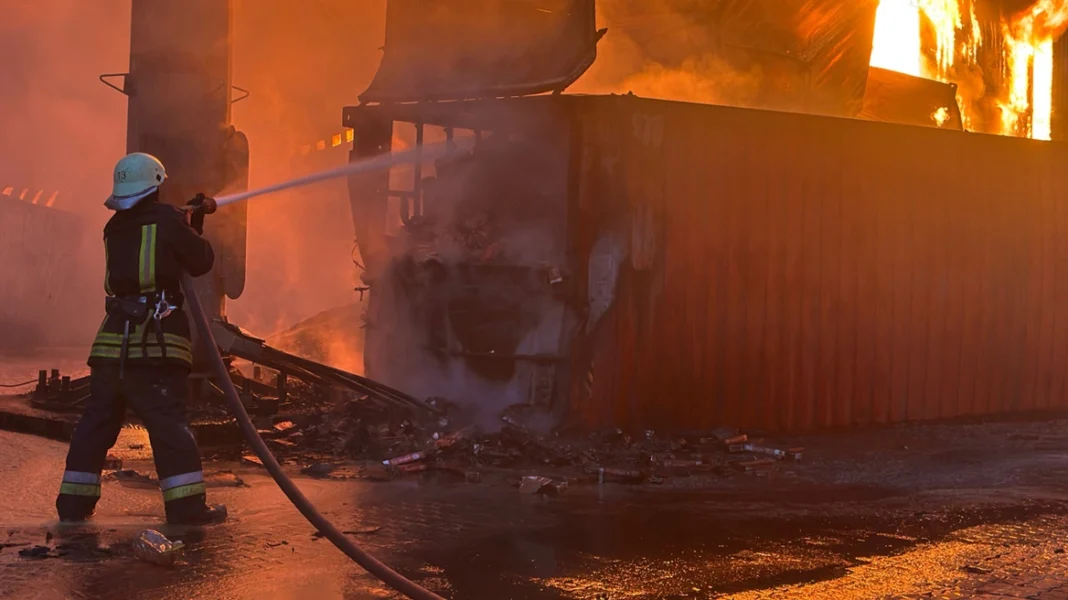 Αντίποινα της Ρωσίας μετά το ουκρανικό πλήγμα στο τάνκερ του «σκιώδους στόλου»: Βαλλιστική επίθεση στην Οδησσό με επτά νεκρούς