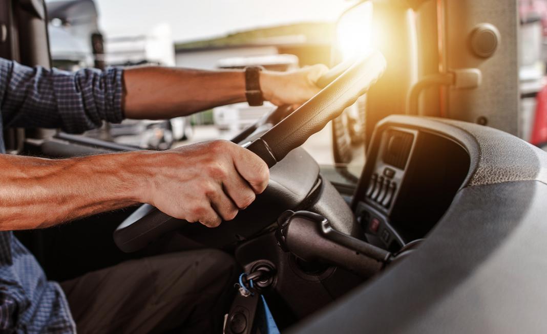 Κρητικός επαγγελματίας οδηγός άφησε την τελευταία του πνοή μέσα στο φορτηγό του