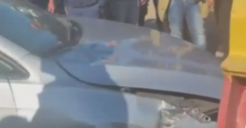 Ένταση στο μπλόκο των Μαλγάρων: Οδηγός έπεσε πάνω σε τρακτέρ