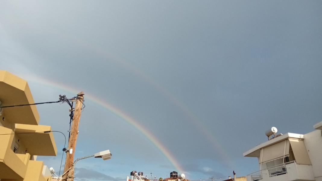 Το… διπλό ουράνιο τόξο «χρωμάτισε» τον ουρανό στο Ηράκλειο
