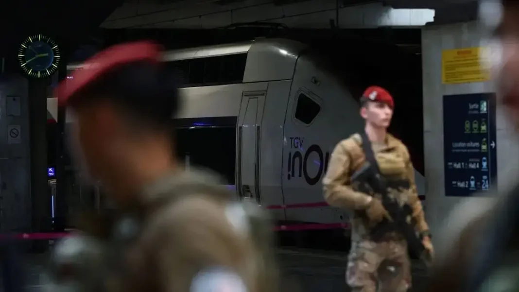 Νεαρός μαχαίρωσε τρεις γυναίκες σε σταθμούς του Μετρό στο Παρίσι