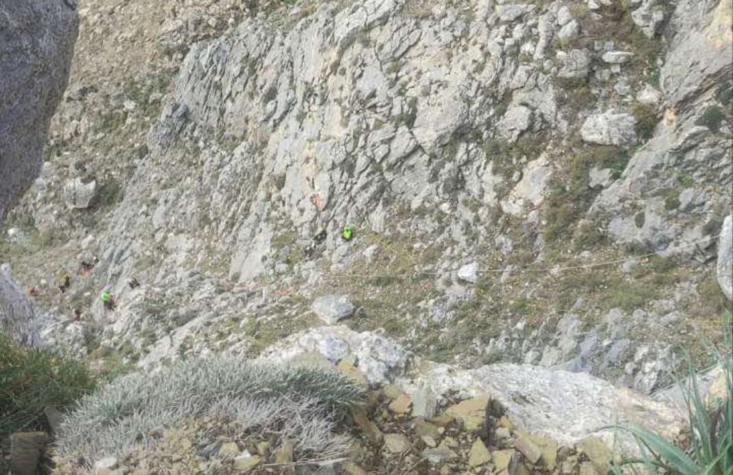 Αυτό είναι το σημείο στα Αστερούσια που έπεσε ο 40χρονος – Πολύ δύσκολη η επιχείρηση διάσωσης