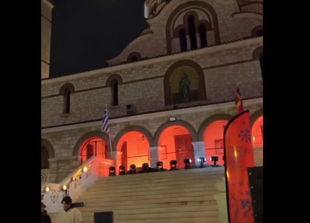 «Ευλογημένο» rave πάρτι σε σκαλιά εκκλησίας στο Γαλάτσι – DJ, φωτορυθμικά και χορός