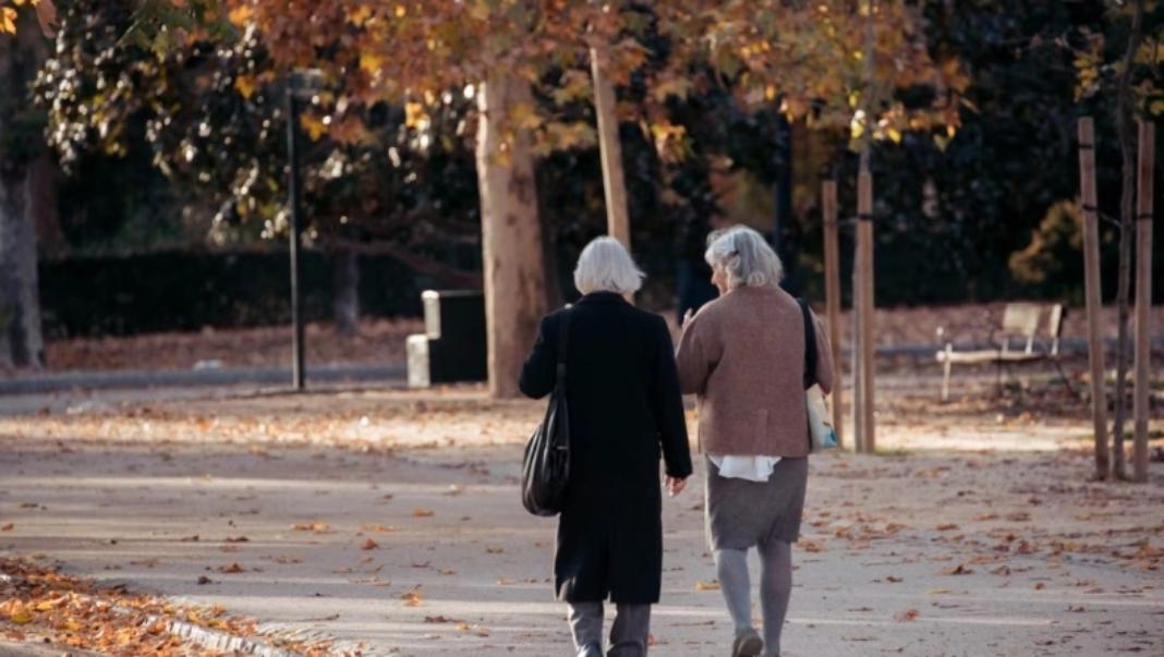 87χρονη εργάζεται σε δύο δουλειές για 10 ευρώ την ώρα: «Δεν μπορώ ακόμη να συνταξιοδοτηθώ»