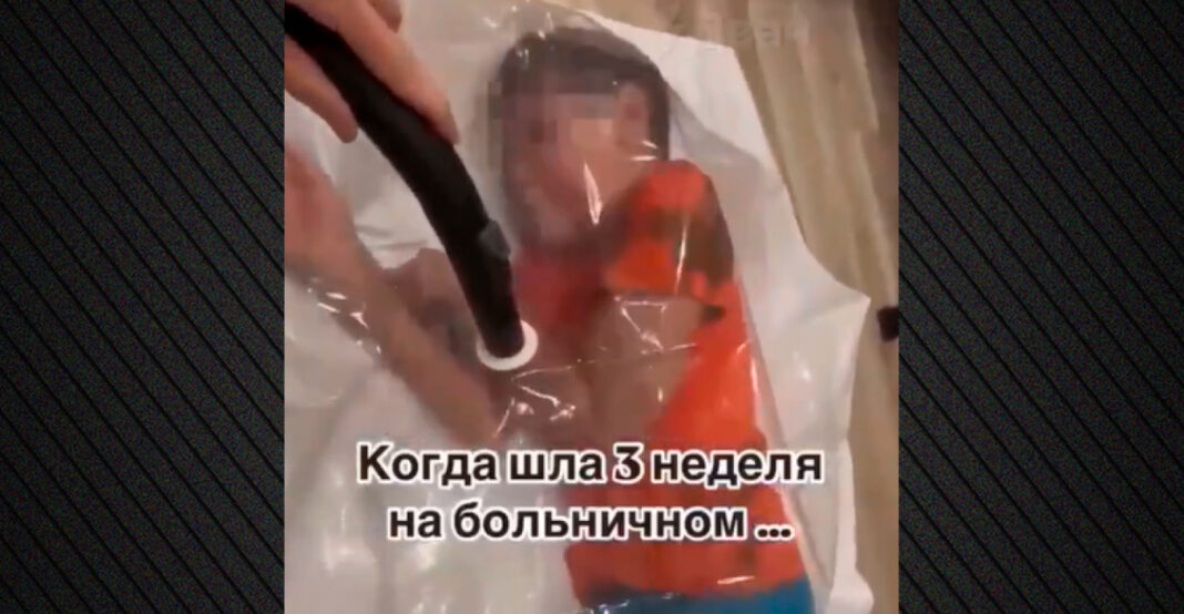 Σάλος στη Ρωσία για μητέρα που έβαλε τον γιο της σε σακούλα και ρούφηξε τον αέρα – Βίντεο