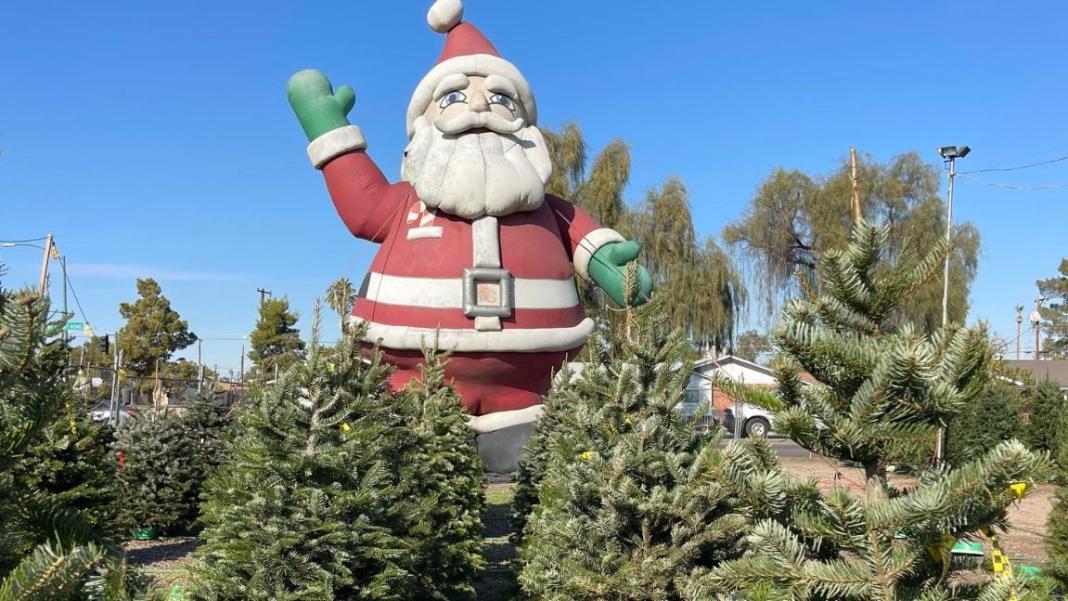 Κλέφτες άρπαξαν έναν… 12μετρο φουσκωτό Άγιο Βασίλη