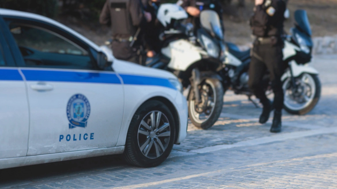 Μαθητές διακινούσαν κοκαΐνη και κάνναβη μέσα σε σχολείο στην Αττική – Συνελήφθησαν 12 άτομα