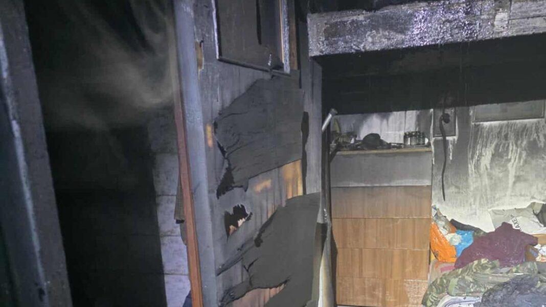 Δραματική διάσωση μητέρας και γιου από το φλεγόμενο σπίτι τους στη Χίο – Βίντεο