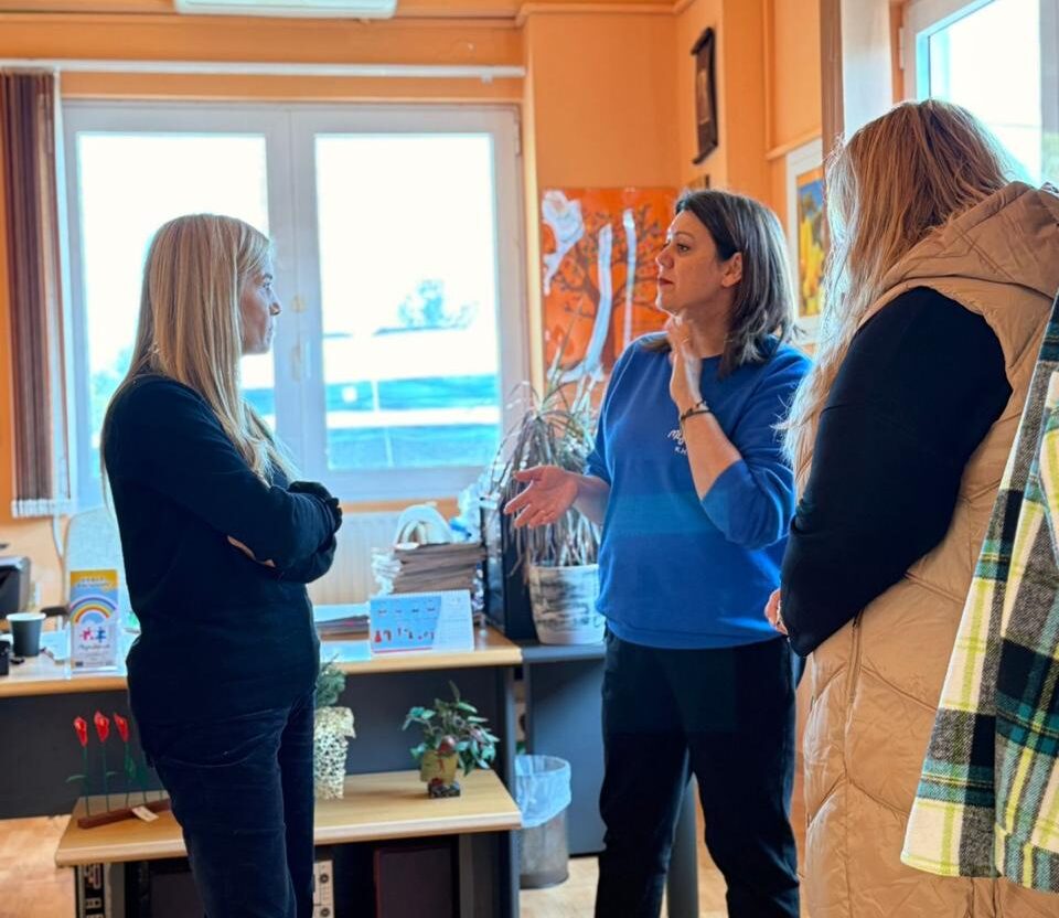 Χριστουγεννιάτικες επισκέψεις της Σέβης Βολουδάκη σε δομές κοινωνικής φροντίδας στα Χανιά