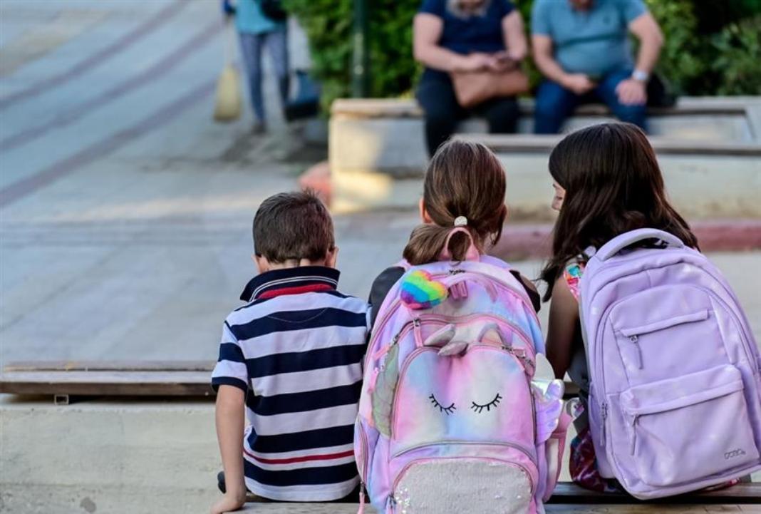 Εορτή των Τριών Ιεραρχών: Πώς θα λειτουργήσουν τα σχολεία της πρωτοβάθμιας και δευτεροβάθμιας – Τι ισχύει για τα φροντιστήρια