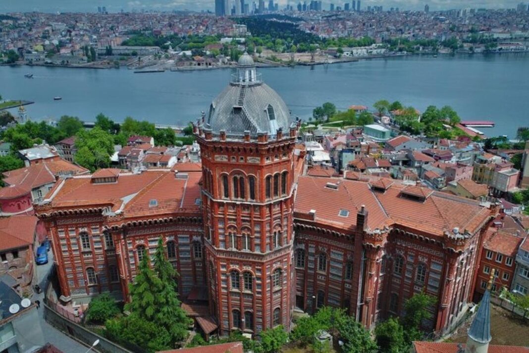 Βρέθηκε λύση στο πρόβλημα προσωρινής μετεγκατάστασης της Πατριαρχικής Μεγάλης του Γένους Σχολής