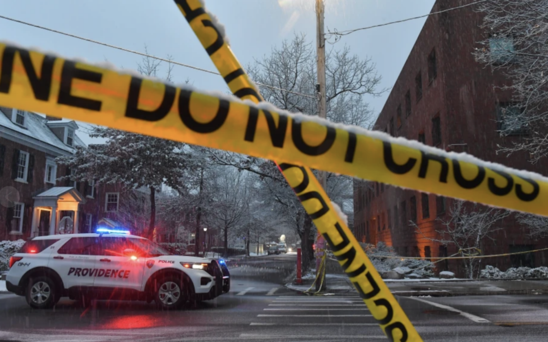 ΗΠΑ: Ανατροπή στην έρευνα για το μακελειό στο πανεπιστήμιο Μπράουν – Αφέθηκε ελεύθερος ο συλληφθείς ύποπτος