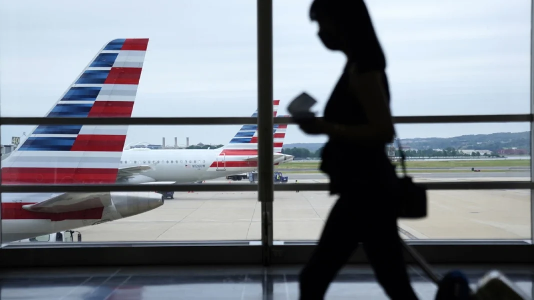 Ταξίδι στις ΗΠΑ: Οι τουρίστες από 42 κράτη -ανάμεσα τους και η Ελλάδα- θα πρέπει να δείχνουν ιστορικό πέντε ετών στα social media, για να μπουν στη χώρα