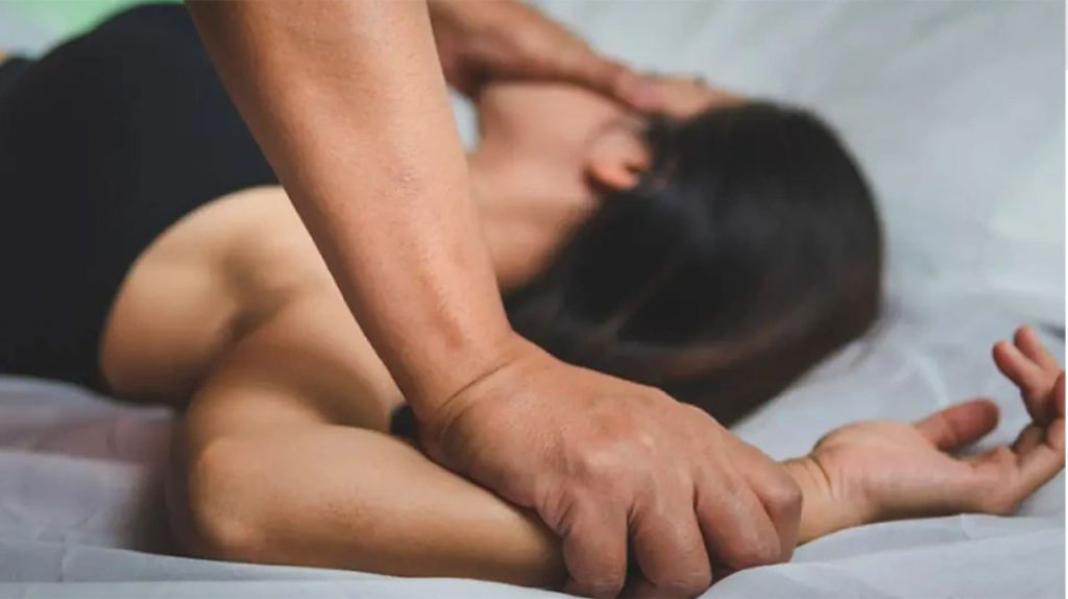 Αποτροπιασμός στη Γαλλία: 58χρονος παραδέχθηκε ότι είναι πατέρας τριών παιδιών της κόρης του