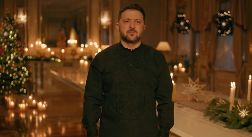 Ο Ζελένσκι υποχωρεί στο εδαφικό – Ευχή στους Ουκρανούς και «κατάρα» στον Πούτιν