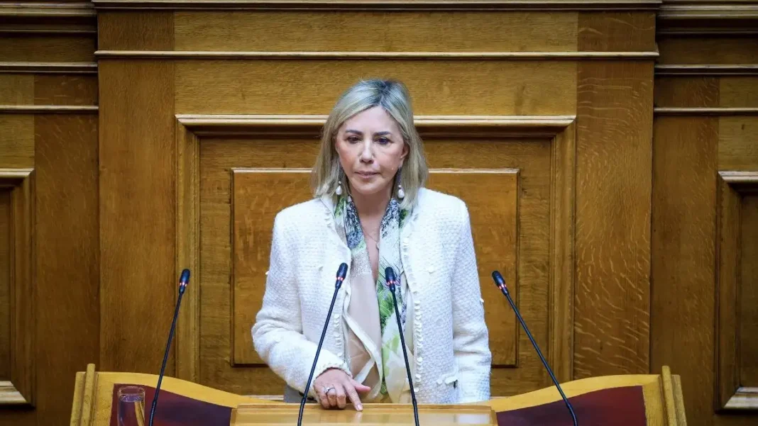 Την άρση ασυλίας για τη Ζέττα Μακρή ψήφισε η Βουλή