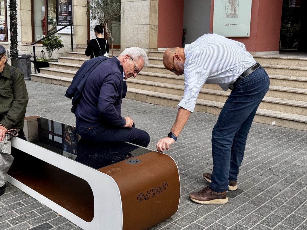 18 νέα «έξυπνα» ηλιακά παγκάκια στο Δήμο Ηρακλείου