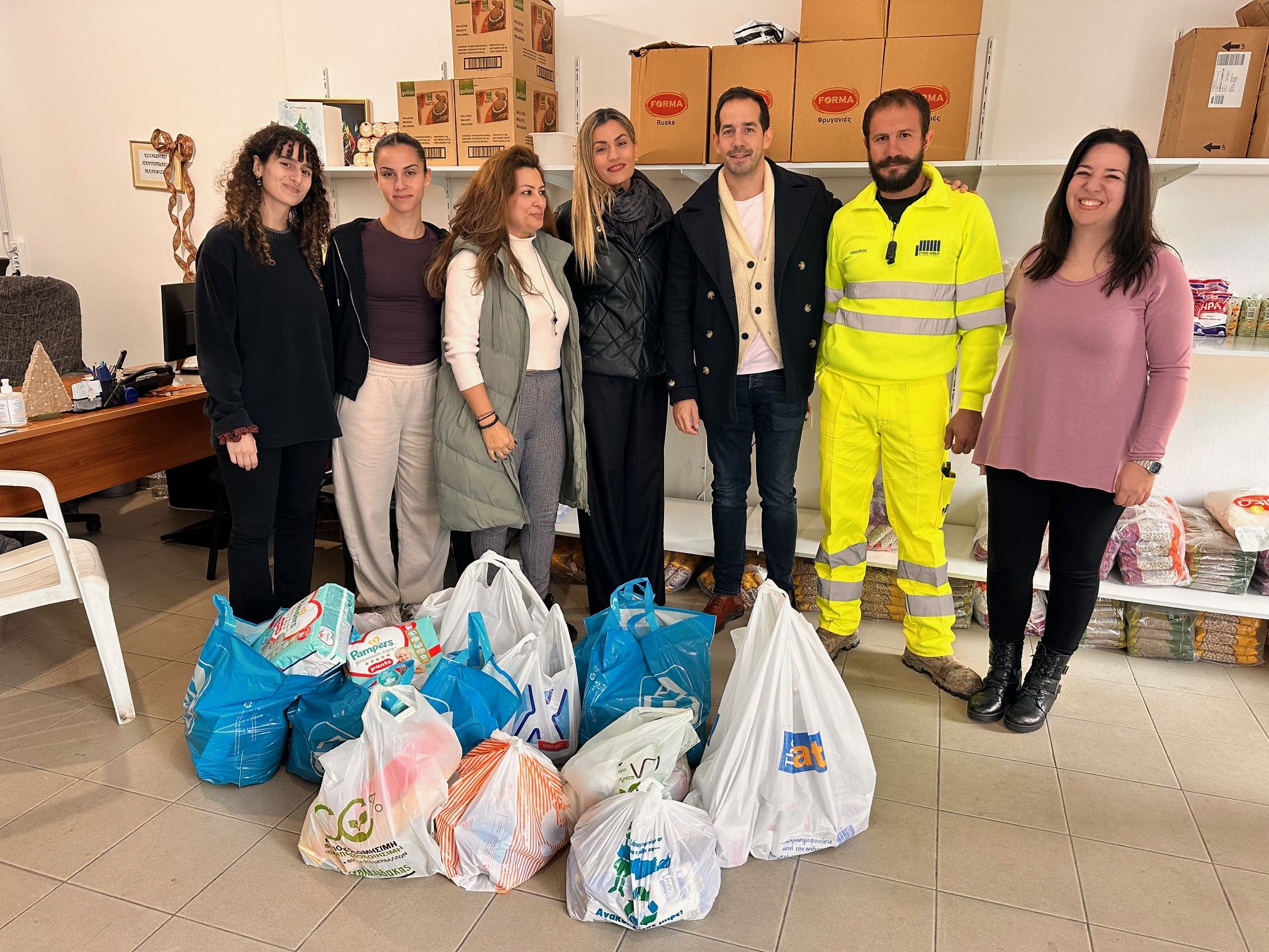 Δώρισαν τρόφιμα στο Κοινωνικό Παντοπωλείο του Δήμου Μαλεβιζίου