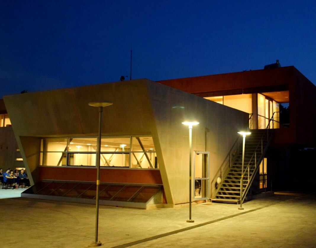 Την Κυριακή τα εγκαίνια της έκθεσης σύγχρονης τέχνης «Μίκης Θεοδωράκης – Ο Άνθρωπος, ο Μουσικός, ο Πολιτικός, ο Επαναστάτης…»