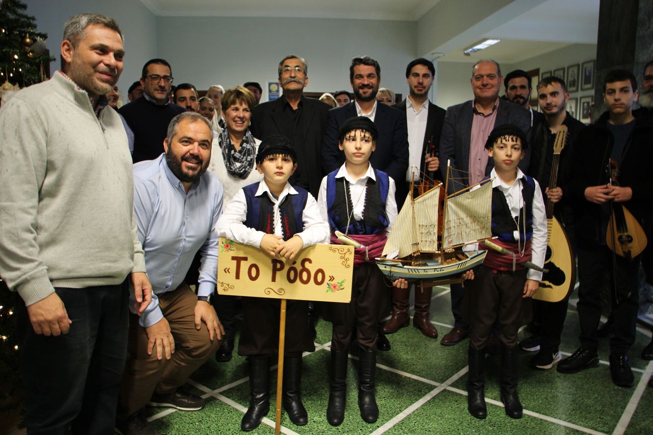 Πρωτοχρονιάτικα κάλαντα και ευχές πλημμύρισαν το Δημαρχείο Χανίων