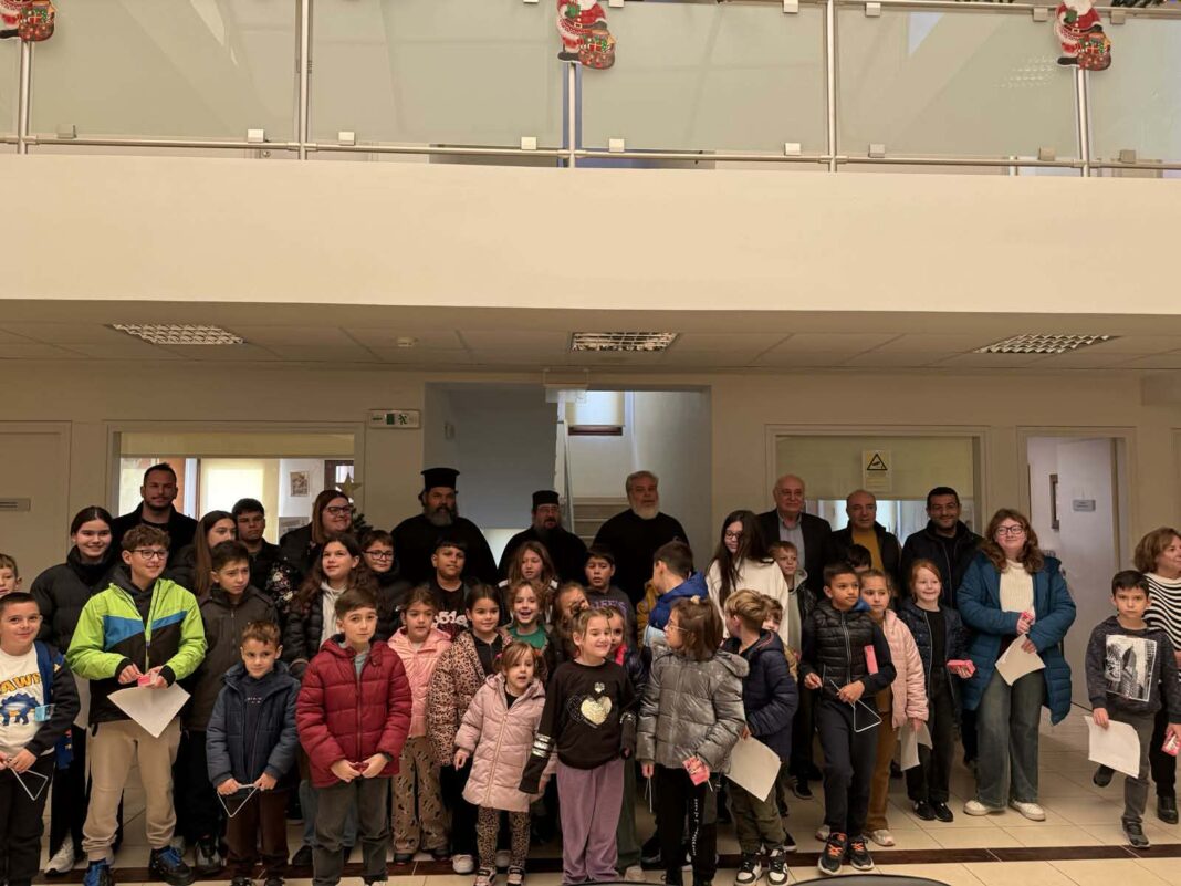 Παιδικές φωνές, χαμογελαστά πρόσωπα και παραδοσιακά κάλαντα στο Δημαρχείο Βιάννου