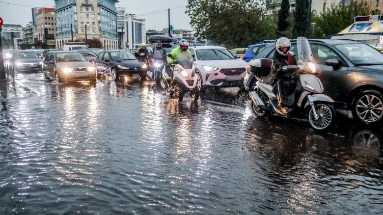 Υπουργείο Εσωτερικών: Δικαιολογημένη η απουσία των υπαλλήλων στο Δημόσιο αύριο λόγω κακοκαιρίας
