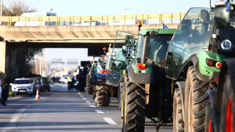 Αγρότες: Ζητούν διάλογο με τον πρωθυπουργό και κλείνουν τις σήραγγες στα Τέμπη