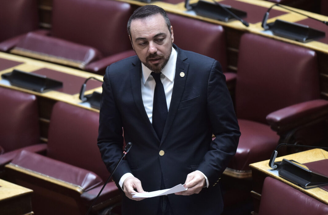 Στη Βουλή από τον Φραγκίσκο Παρασύρη η απόφαση του Περιφερειακού Συμβουλίου για τους εργαζομένους στην Περιφέρεια