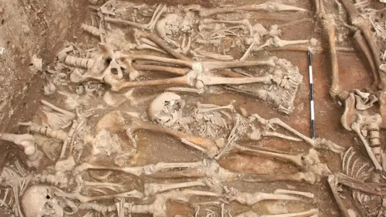 Μαζικός τάφος του Μεσαίωνα στη Γερμανία αποκαλύπτει το αποτύπωμα του Μαύρου Θανάτου