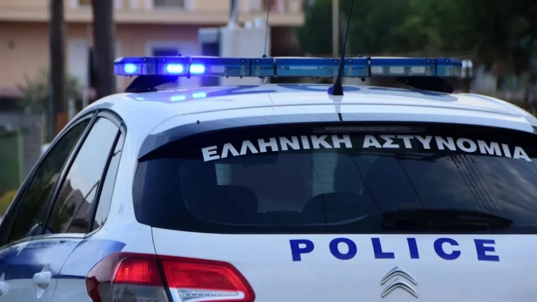 Άνδρας ταμπουρώθηκε με όπλο μέσα στο σπίτι του στο Αίγιο