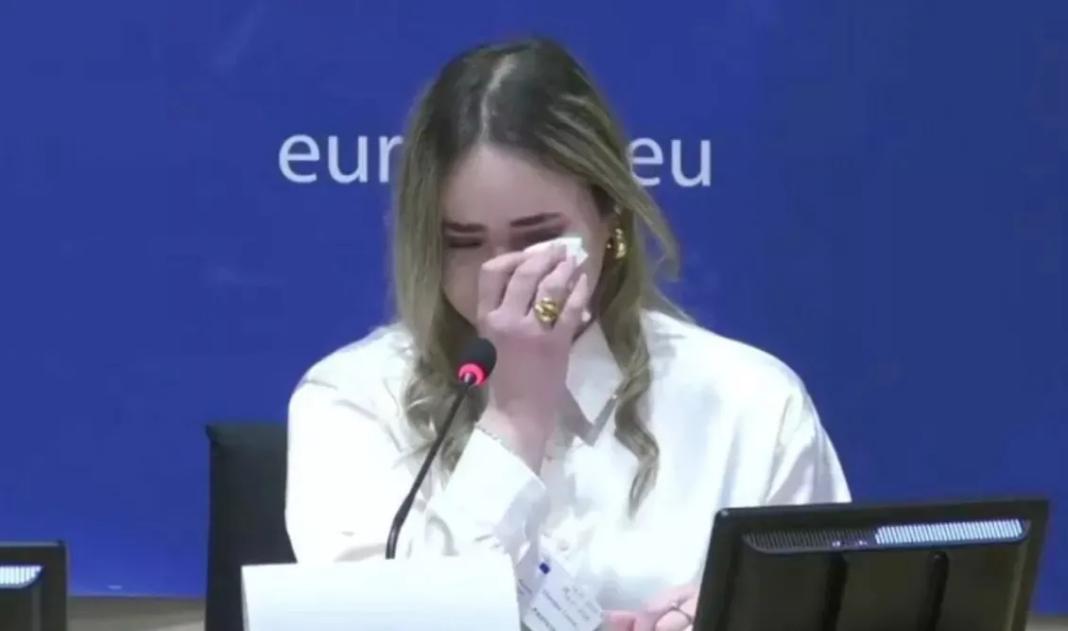 Συγκλόνισε το Ευρωκοινοβούλιο η 20χρονη κόρη της γυναίκας που δολοφονήθηκε άγρια στο Μενίδι – Βίντεο