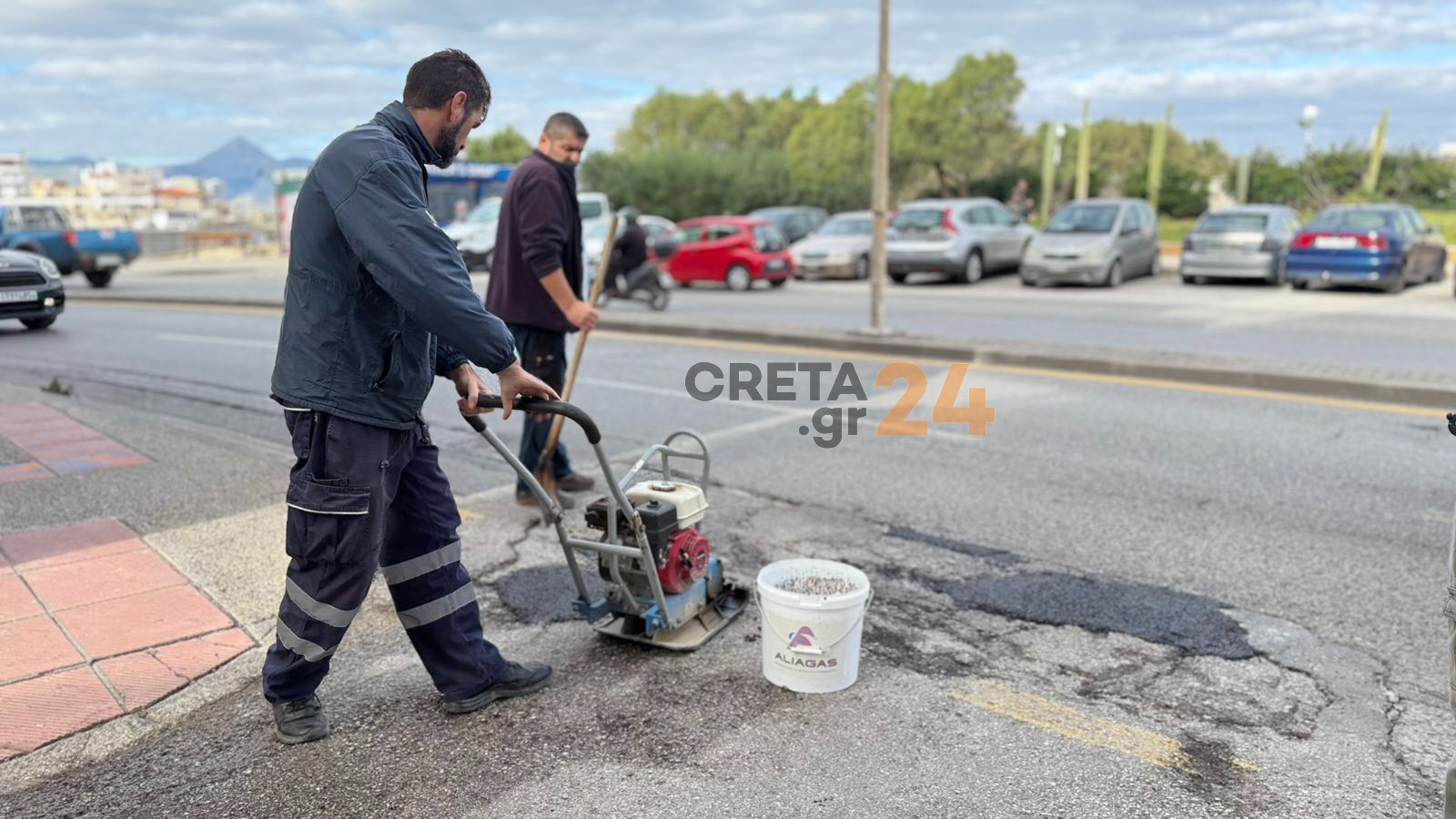 Ηράκλειο: Ο Δήμος κλείνει τις λακκούβες πριν τον εργολάβο