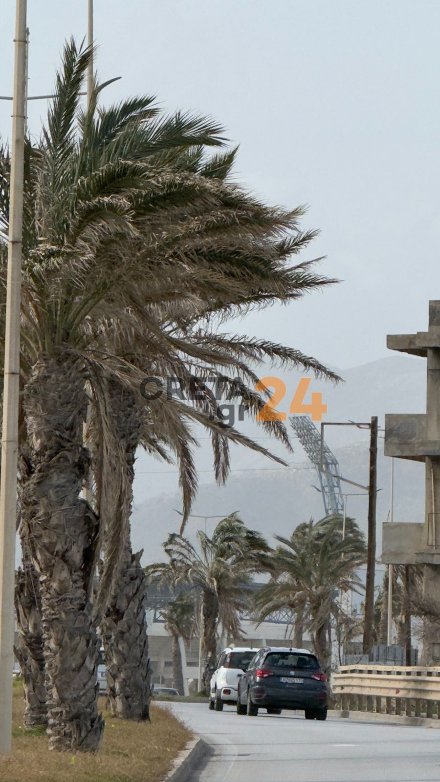 «Μας πήρε και μας σήκωσε» – Θυελλώδεις άνεμοι και σκόνη στην Κρήτη!