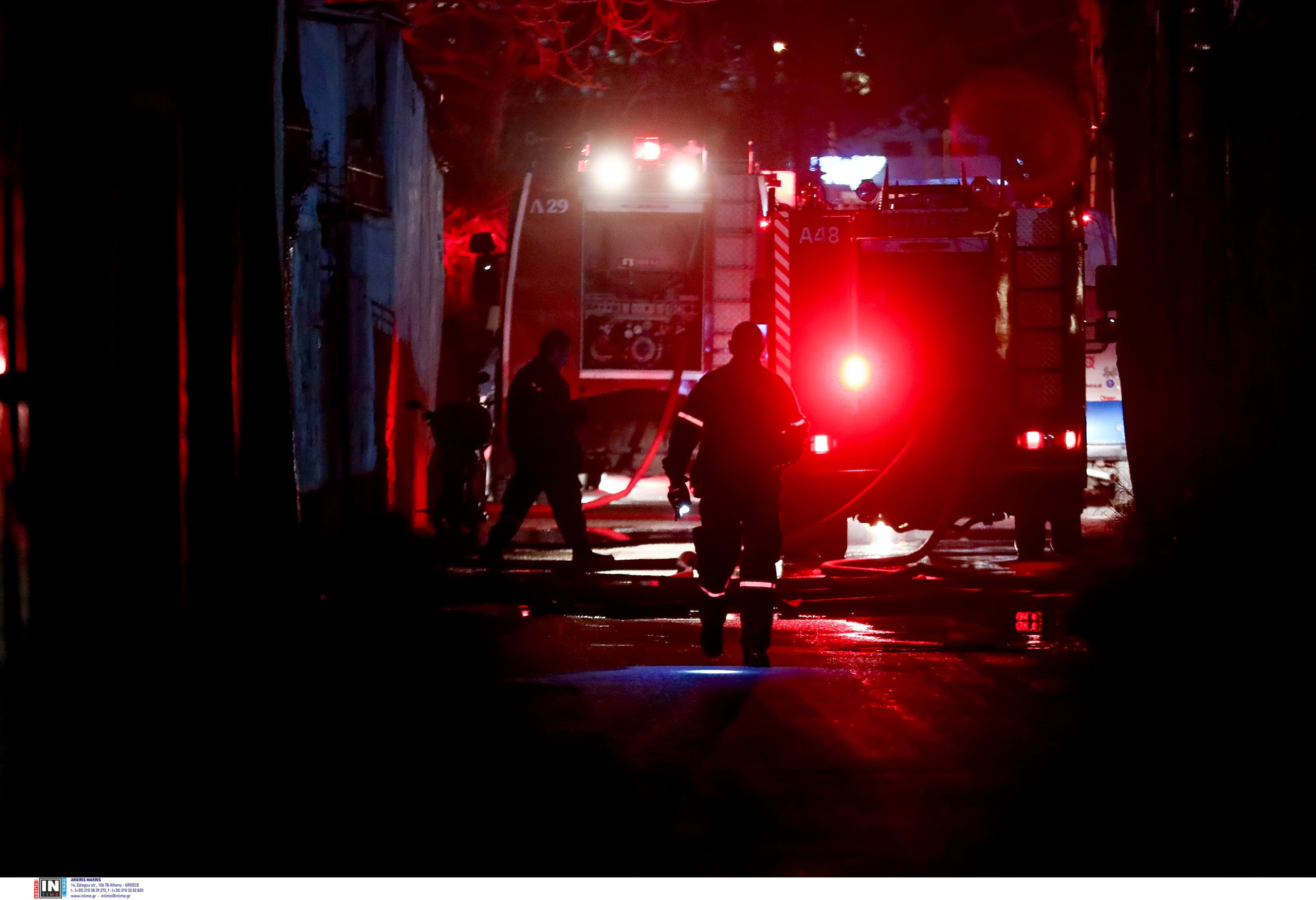 Τραγωδία στην Ελευσίνα: Νεκροί εντοπίστηκαν δύο ηλικιωμένοι και τα σκυλιά τους