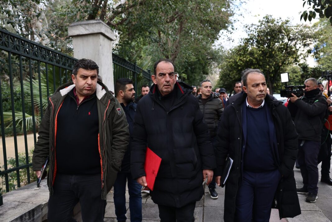 Στο Μέγαρο Μαξίμου οι αγρότες για το ραντεβού με τον Μητσοτάκη – Φωτογραφίες